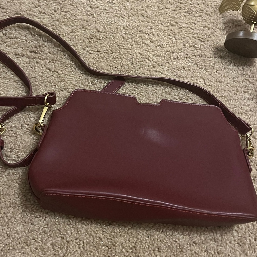 Elegant Burgundy Leather Shoulder Bag